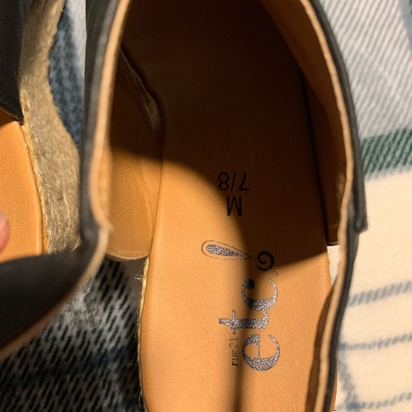 Rue 21 7-8 Black Fake Leather Wedges Peep Toe - Picture 4 of 6